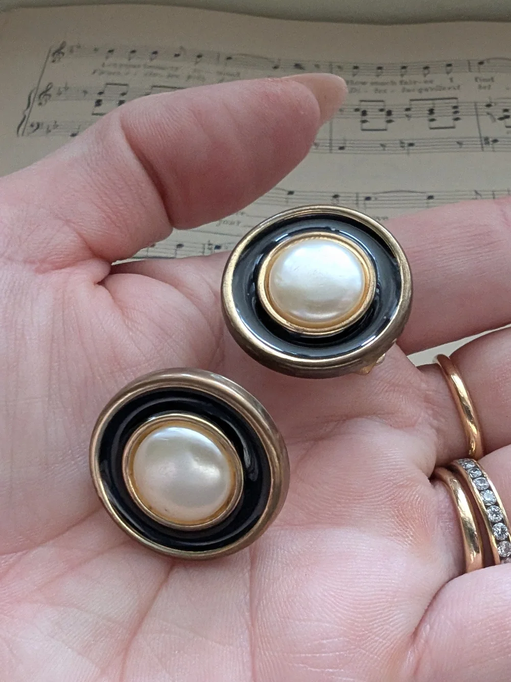 Vintage Pearl Center Button Earrings - Black & Pearl - Picture 7 of 7